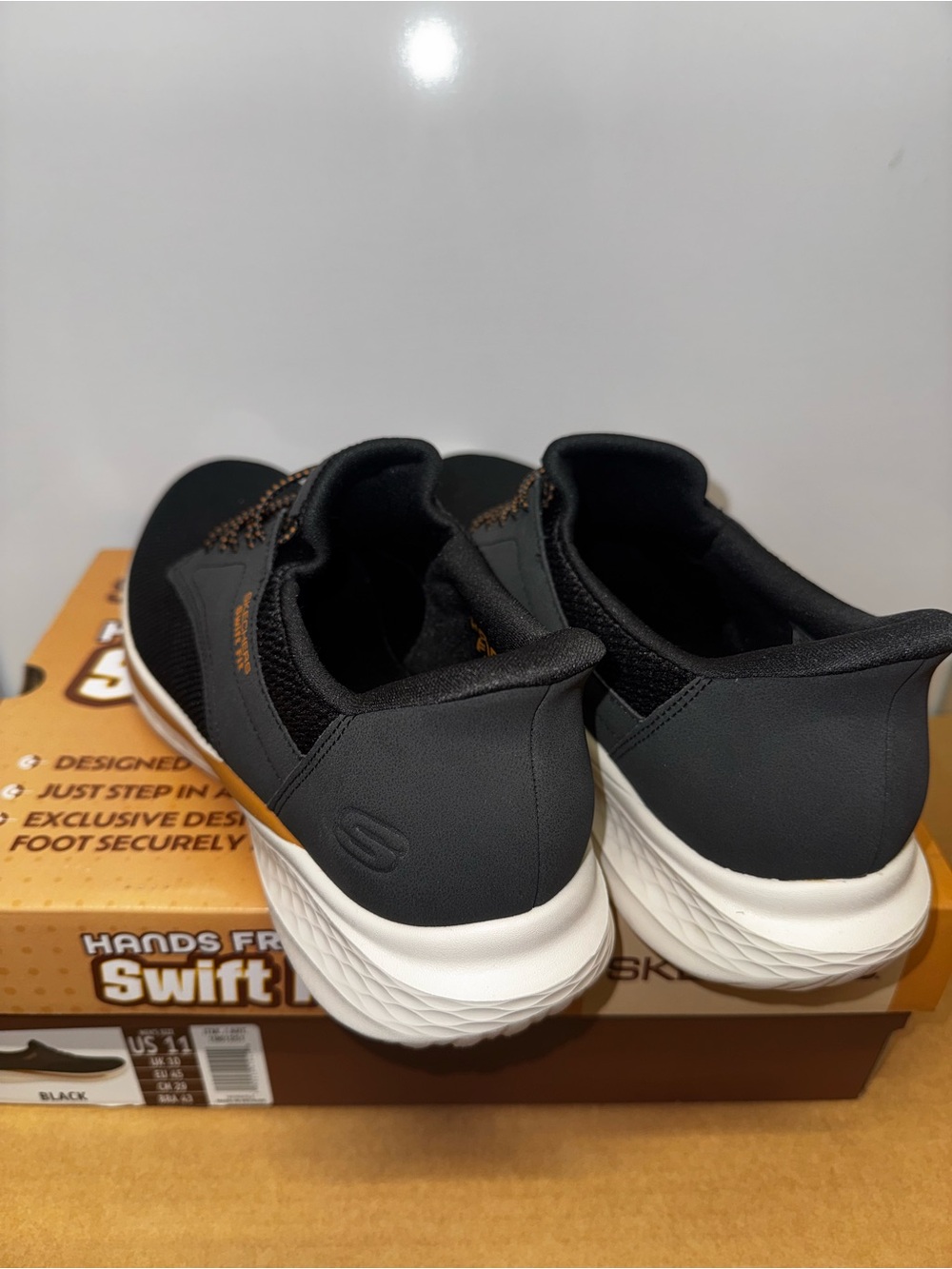 SKECHERS Hands-Free Swift Fit Sneaker Men's Size 11 Black - New - Picture 4 of 6
